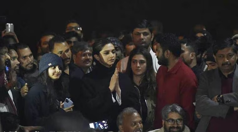 deepika padukone JNU 759